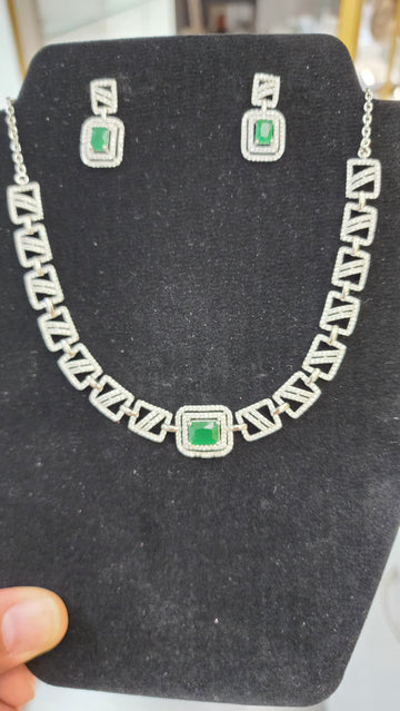 CZ STONE NECKLACE SET WITH GREEN EMERALD